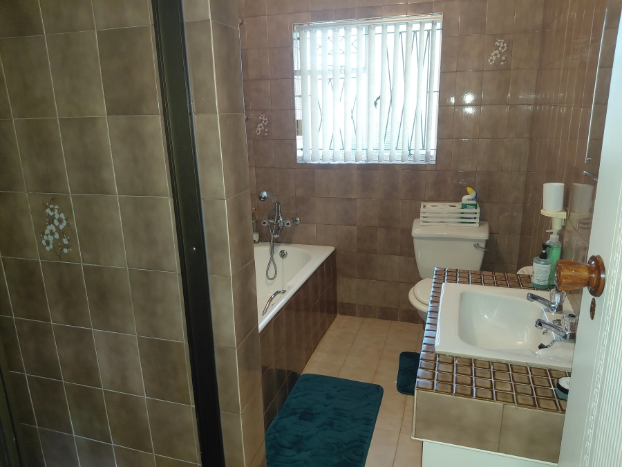 5 Bedroom Property for Sale in Vanes Estate Eastern Cape